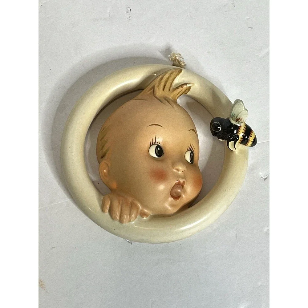 Vintage MI Hummel Goebel Ba Bee Ring Boy & Bee 30/0A Wall Plaque  4.75